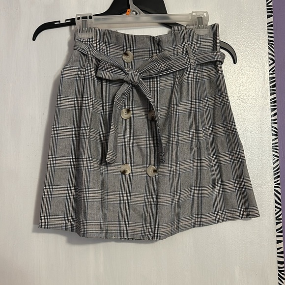 Grey plaid button up skirt - Picture 2 of 2
